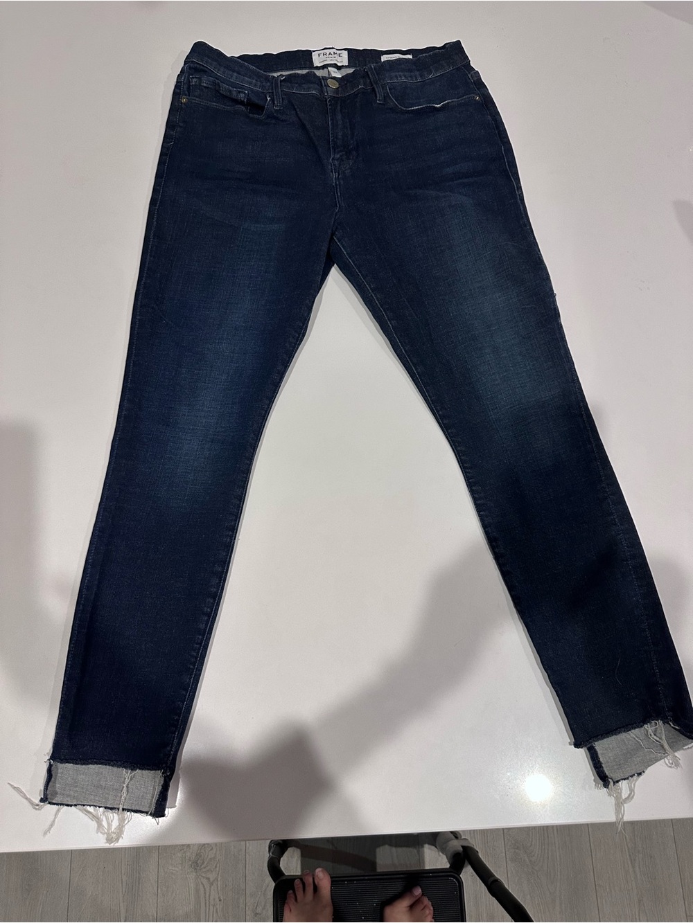 FRM108 - FRAME Le Skinny de Jeanne Dark Wash Raw Hem Jeans Size 33